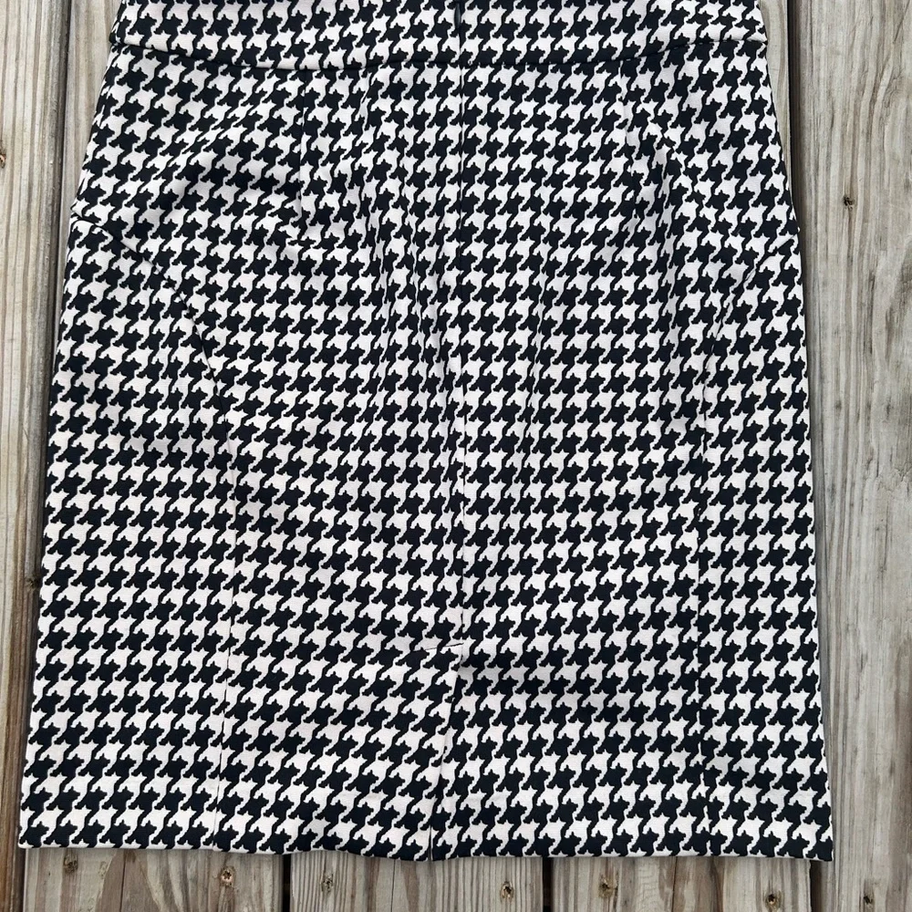 Michael Kors Ladies Houndstooth Black And Pink w/Slit Pencil‎ Skirt Sz 4 Zipper